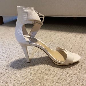 Gianni Bini white heels size 6M . Gently used.